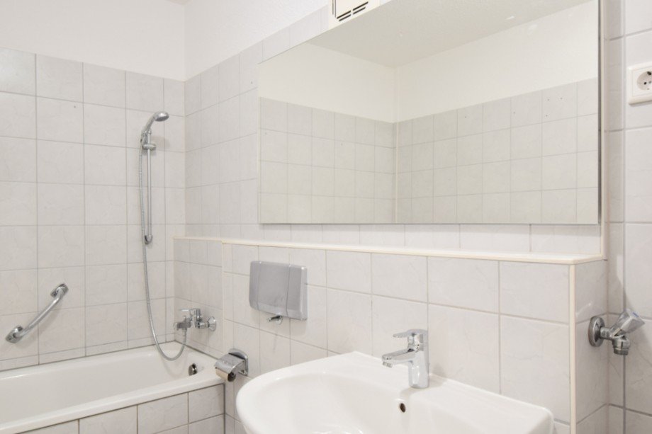 Badezimmer gro�er Spiegel Erdgeschosswohnung Erfurt