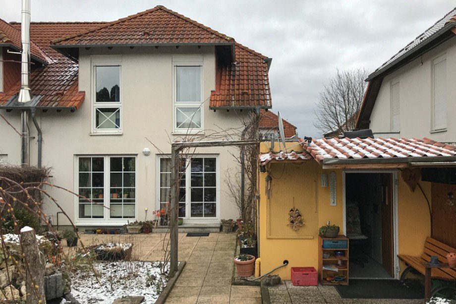 Garagent�r und Terrasse im Garten Doppelhaush�lfte Erfurt/ Salomonsborn