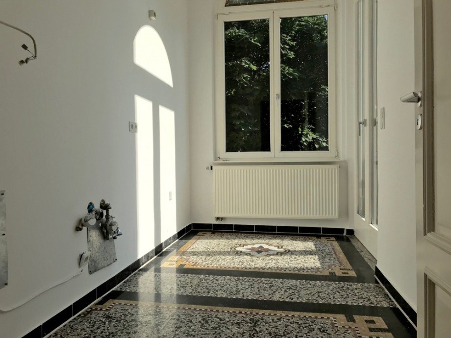 K�che mit Mosaikboden und Gartenzugang Erdgeschosswohnung Erfurt