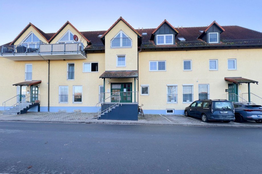 Stellplatz direkt am Eingang Etagenwohnung Herbsleben