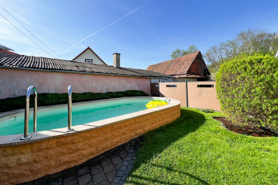 Pool im kleinen Garten Einfamilienhaus Kleinm�lsen
