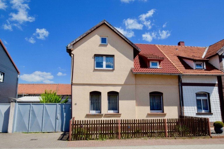 Doppelhaush�lfte zu Kauf Gr�fenhain/ Ohrdruf Doppelhaush�lfte Gem�tliches Einfamilienhaus mit kleiner Fachwerkscheune in Gr�fenhain