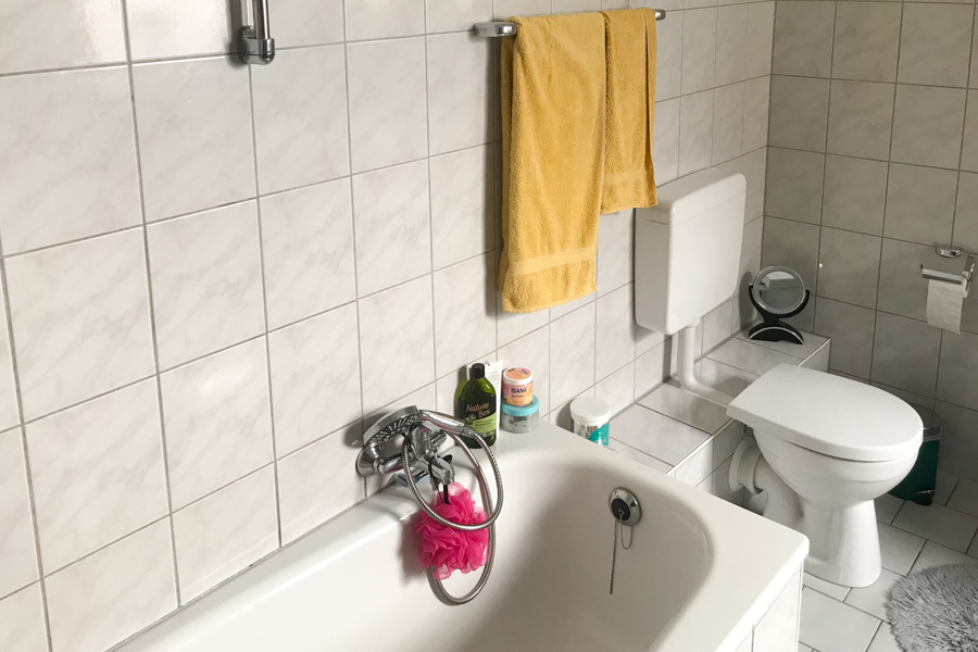Gro�es Badezimmer mit Badewanne Etagenwohnung Erfurt