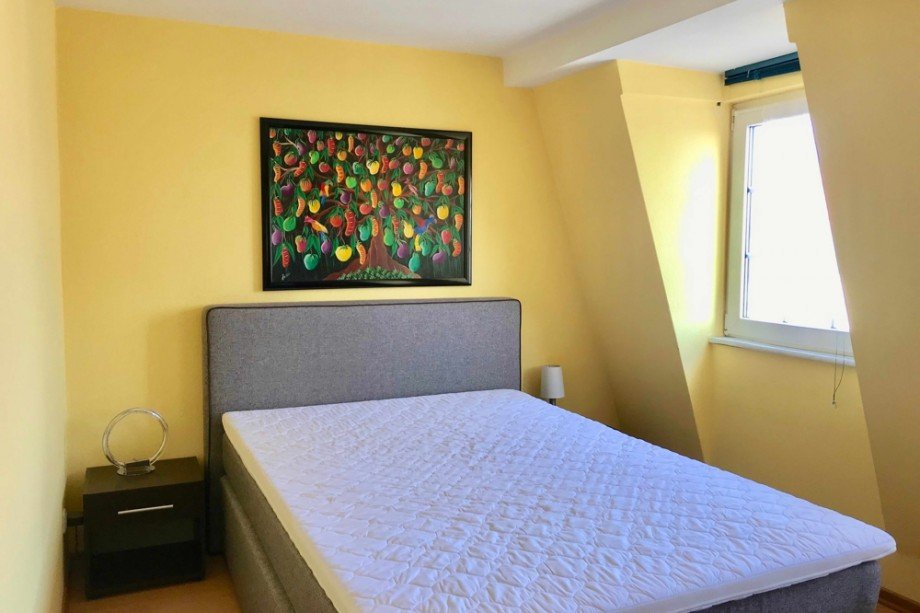 Modern eingerichtetes Schlafzimmer Dachgeschosswohnung Erfurt / Andreasvorstadt