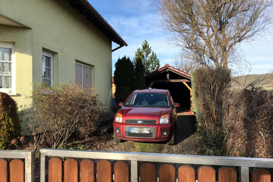 Carport und Stellplatz Einfamilienhaus Drei Gleichen OT M�hlberg