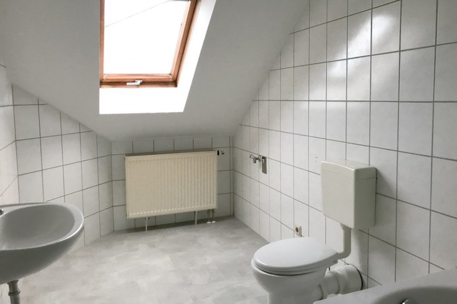 Tageslichtbad mit Badewanne Dachgeschosswohnung Erfurt