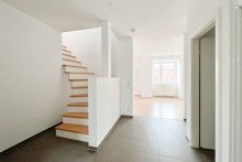 Eingangsbereich mit Treppe zum OG Familienfreundliche Maisonettewohnung mit Balkon & EBK in der Kr�mpfervorstadt