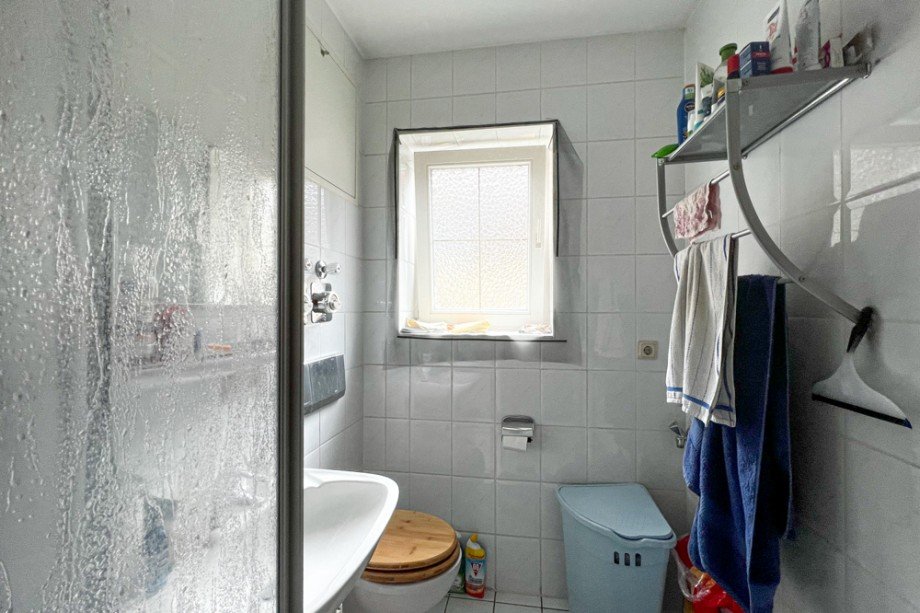 Tageslichtbad mit Dusche Etagenwohnung Herbsleben