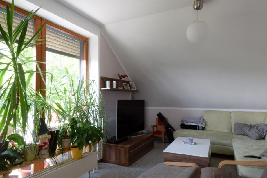 Wohnzimmerfenster mit Wohnbereich Dachgeschosswohnung Erfurt/ Gottstedt