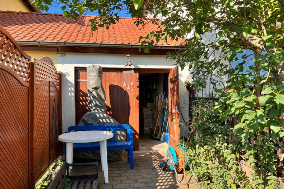 Garageneingang im Garten Reihenendhaus Erfurt / Gottstedt