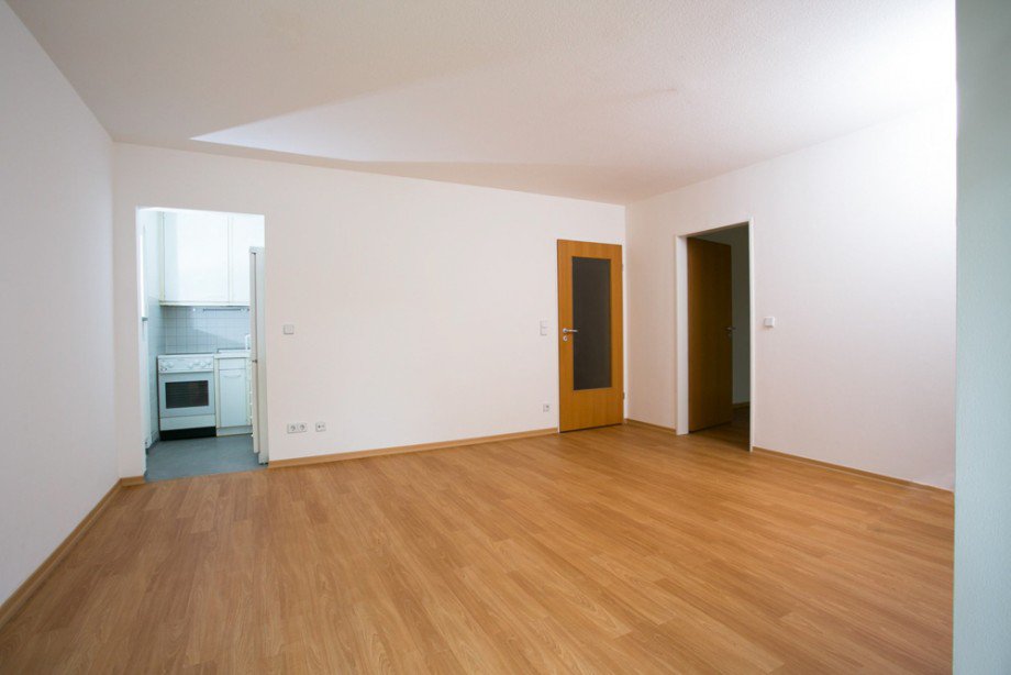 Wohnzimmer in Blick in die K�che Erdgeschosswohnung Erfurt