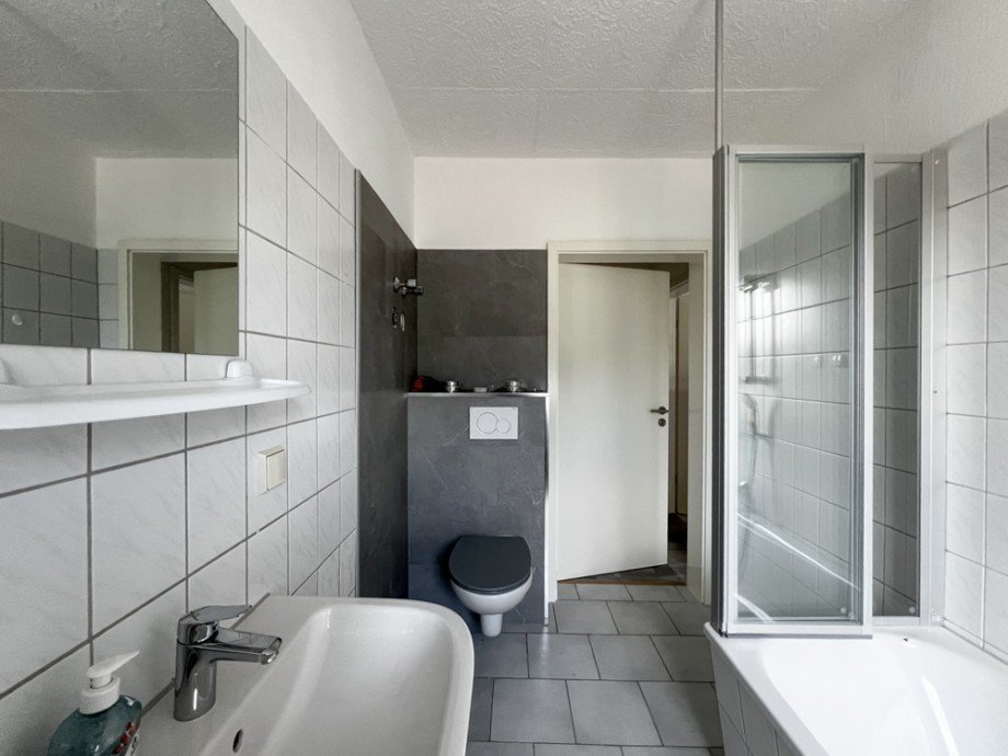 Badezimmer im EG Mehrfamilienhaus Erfurt