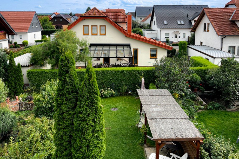 Blick vom Atelier in den Garten Reihenmittelhaus Grammetal