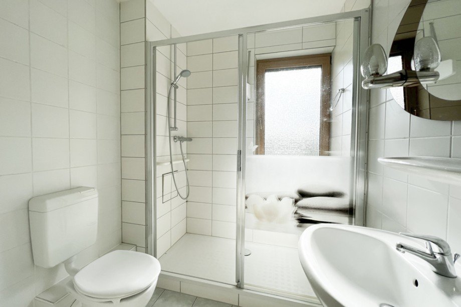 Tageslichtbad mit gro�er Dusche Etagenwohnung Erfurt/ Niedernissa