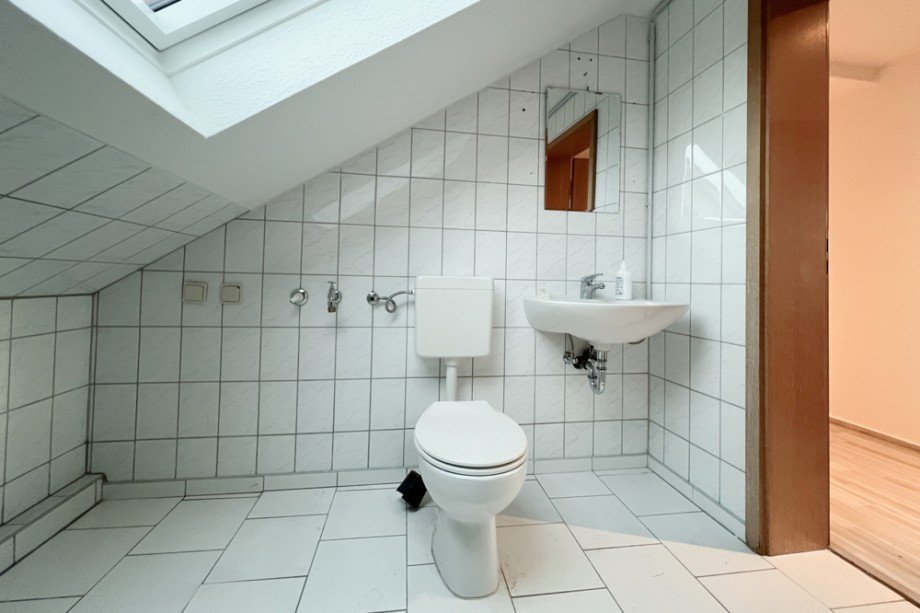 Kleines Tageslichtbad Dachgeschosswohnung Erfurt