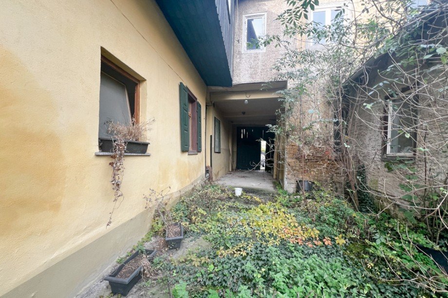 Blick zur Toreinfahrt Haus Buttst�dt