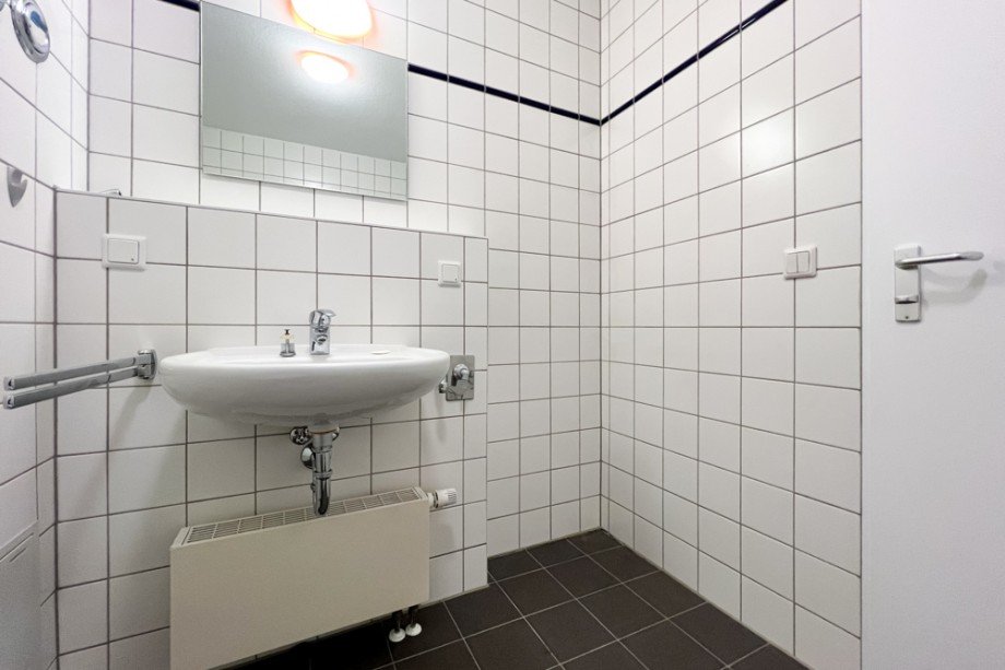 Klassisch gefliestes Badezimmer Etagenwohnung Erfurt