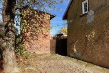Blick zum Hoftor Kleines Wohnhaus mit gro�em Potential