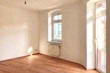 Sonne im Herzen Wohnzimmer mit Balkon WE2 Kleine Eigentumswohnung in Innenstadtn�he mit Balkon und EBK