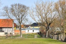 Garagendach mit Photovoltaikanlage Liebevoll saniertes Bauernhaus mit Hinterhaus & Garten in Erfurt/ Bindersleben