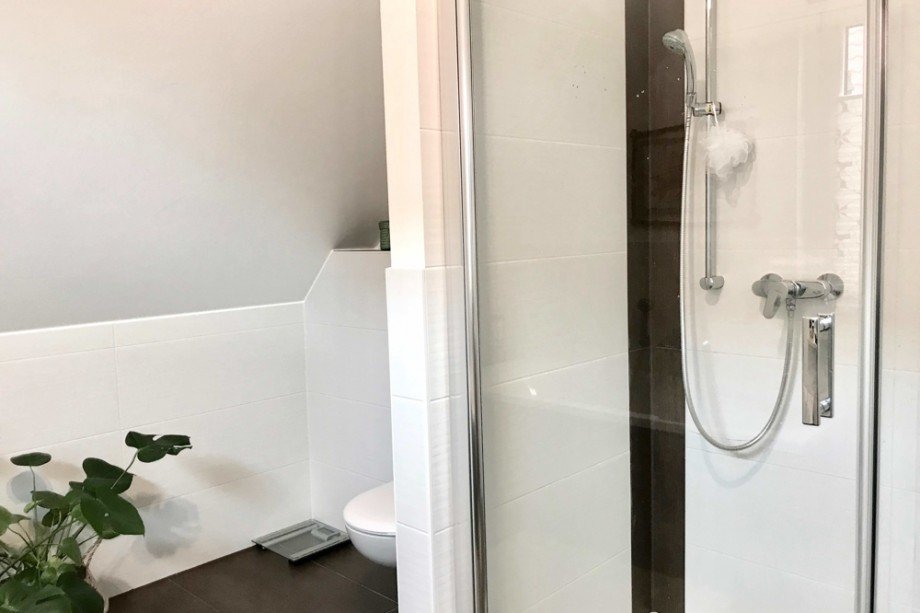 Ebenerdige Dusche im Badezimmer Einfamilienhaus Arnstadt / Marlishausen