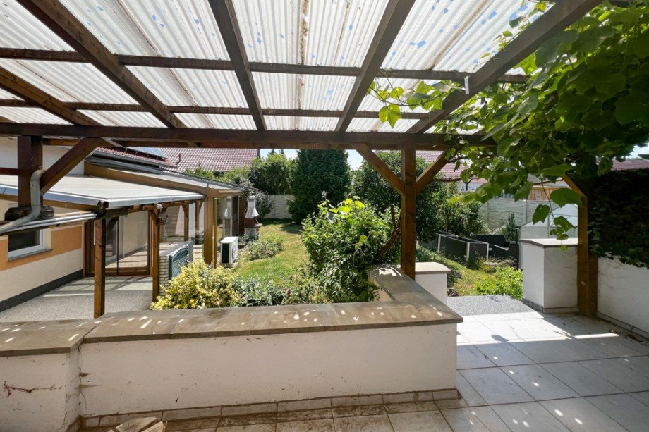 Blick von der Terrasse in den Garten Einfamilienhaus Herbsleben