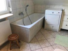 Badezimmer Ihr neues Familiennest - modernes Einfamilienhaus mit kleinem Pool & Garten