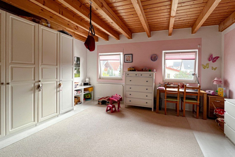 Gro�es Schlafzimmer mit Holzdecke Reihenmittelhaus Grammetal