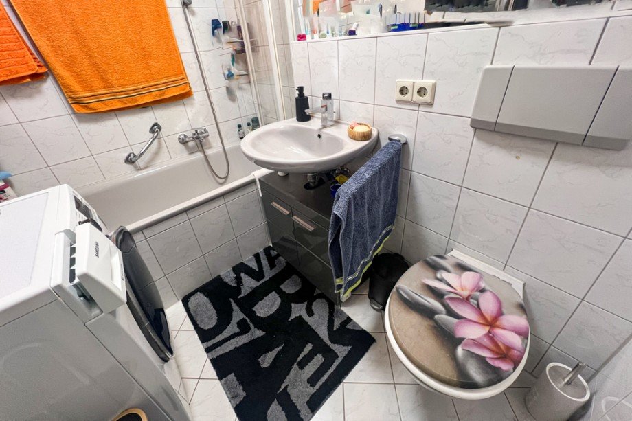 Innenliegendes Bad mit Wanne Dachgeschosswohnung Erfurt / Urbich