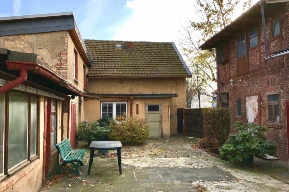 Hof von Geb�uden eingefasst Einfamilienhaus Erfurt