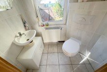G�ste- WC Traditionelles Einfamilienhaus mit gro�er Scheune & h�bschem Garten