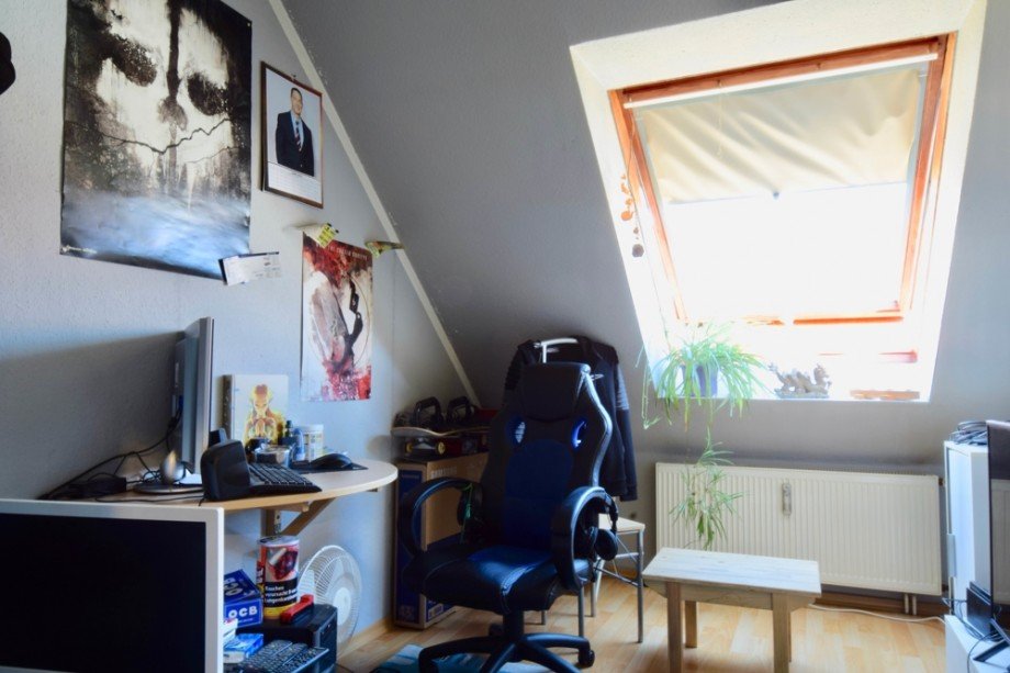 Schlafzimmer unterteilt zweite Teil Dachgeschosswohnung Erfurt