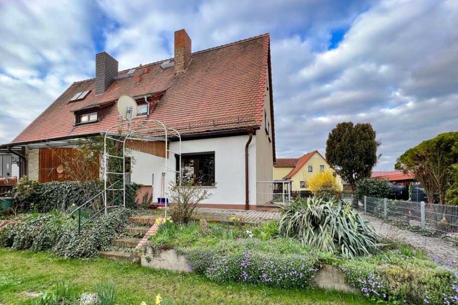 Gartenansicht des Hauses Doppelhaush�lfte Am Ettersberg