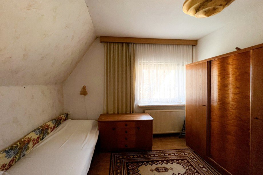 Schlafzimmer links Doppelhaush�lfte Am Ettersberg