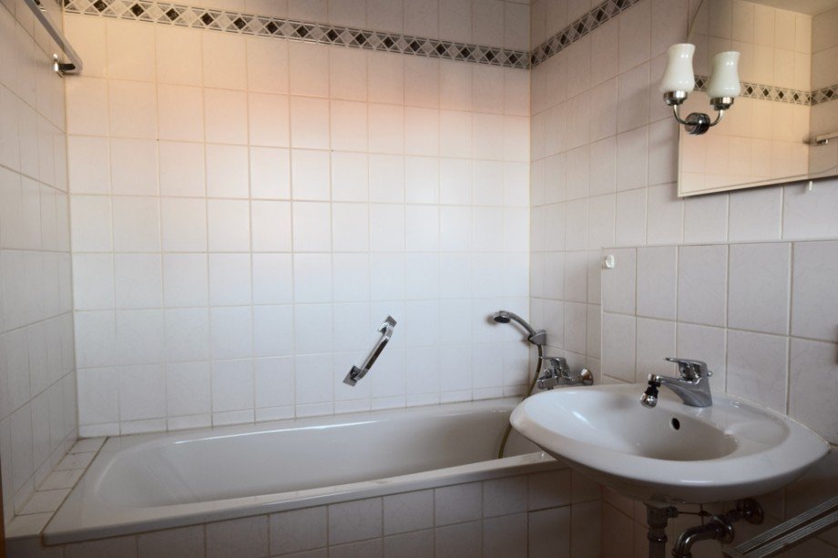 Tageslichtbad mit Badewanne Etagenwohnung Erfurt