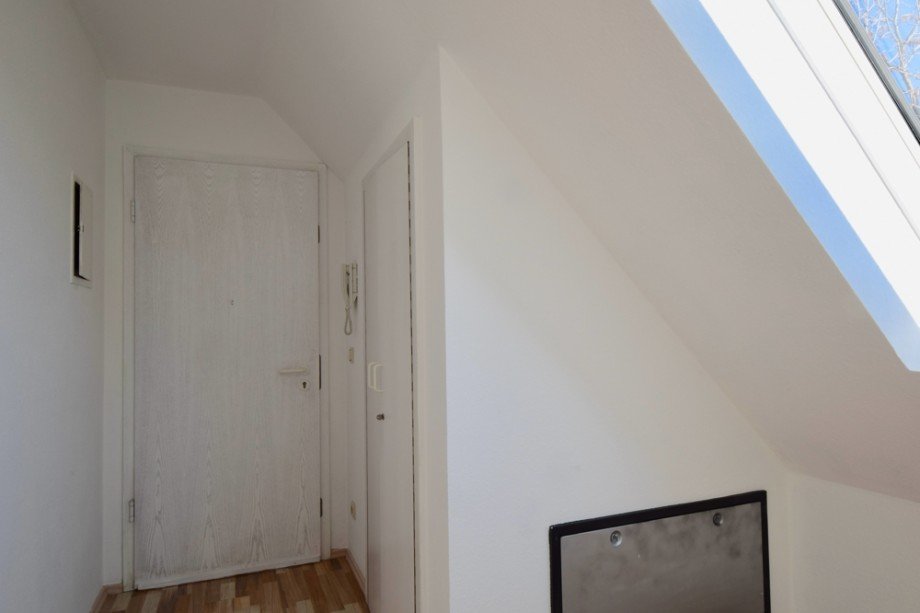 Wohnungsflur mit Einbauschrank Dachgeschosswohnung Erfurt