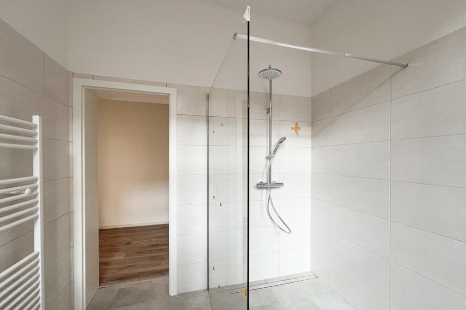 Bad mit bodentiefer Dusche Erdgeschosswohnung Erfurt / L�bervorstadt