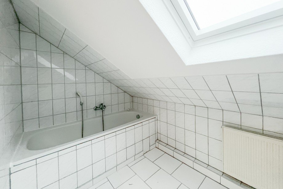 Badewanne im Eckchen Dachgeschosswohnung Erfurt