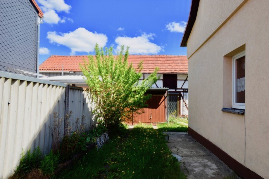 Einfahrt zur Garage. Doppelhaush�lfte Gr�fenhain/ Ohrdruf