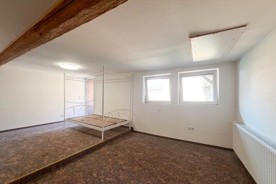 Gro�es Schlafzimmer mit Bodentreppe Einfamilienhaus Unstrut- Hainich / Sch�nstedt