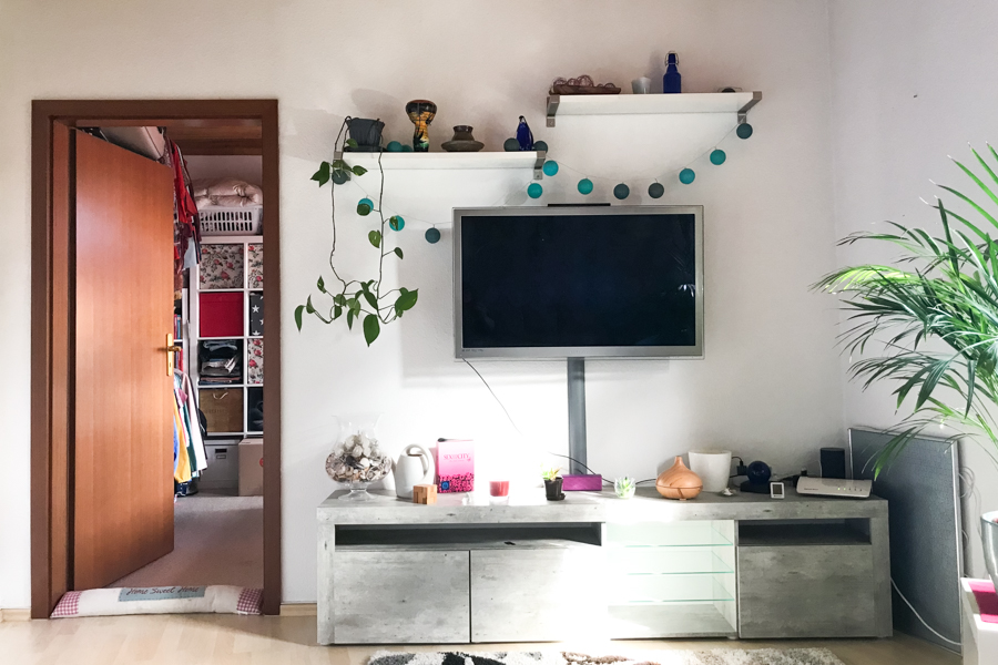 Wohnzimmer mit Blick ins Schlafzimmer Etagenwohnung Erfurt