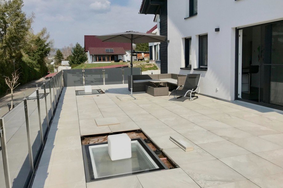 Garagenfenster werden fertiggestellt Einfamilienhaus Steinbach-Hallenberg/ Viernau