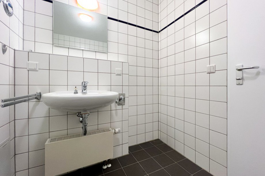 Klassisch gefliestes Badezimmer Etagenwohnung Erfurt