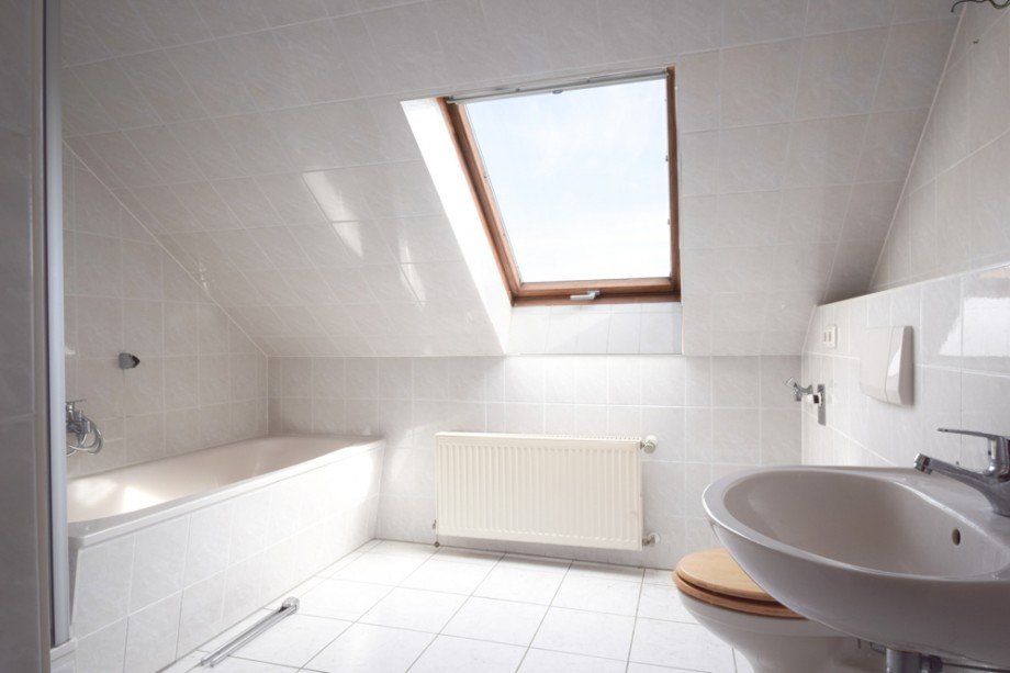 Tageslichtbad mit Wanne Dachgeschosswohnung Erfurt