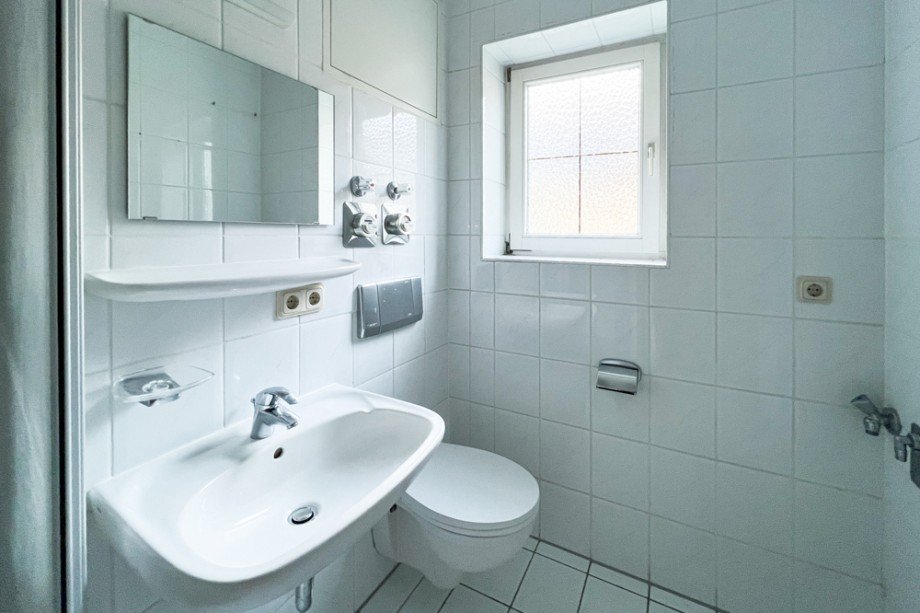 Tageslichtbad mit Platz f�r die Waschmaschine Etagenwohnung Herbsleben
