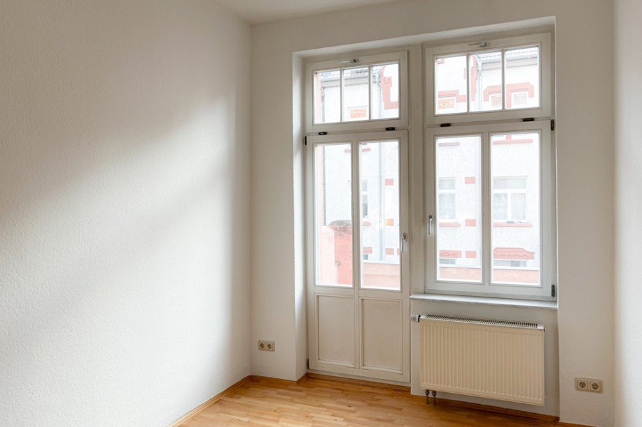 Balkont�r zur Stra�enseite Etagenwohnung Erfurt