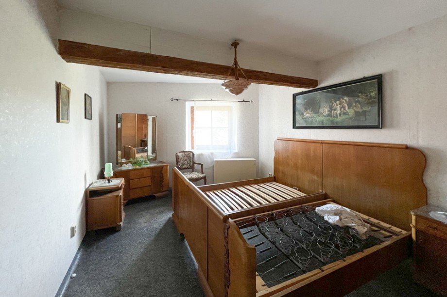Gro�es Schlafzimmer in Ferienwohnung Mehrfamilienhaus Bretleben