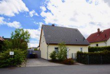 Dezente Stra�enansicht Ihr neues Zuhause- Modernes Einfamilienhaus im Erfurter Umland