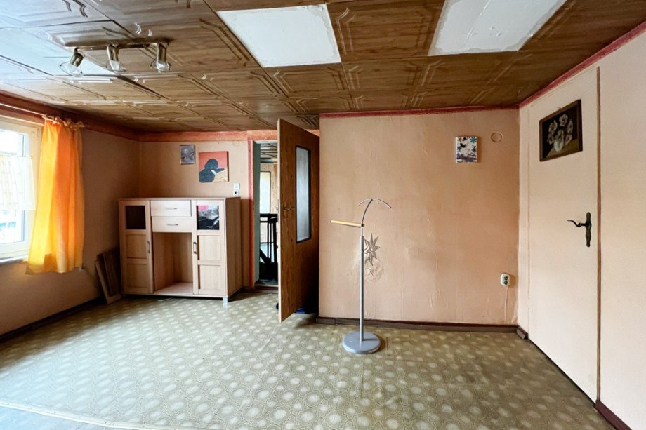 Gro�es Schlafzimmer mit Eingang Dachboden Einfamilienhaus Erfurt