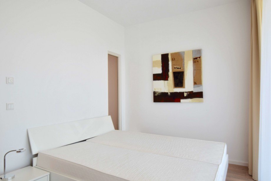 Schlafzimmer mit Fenster zum kleinen Innenraum Erdgeschosswohnung Erfurt